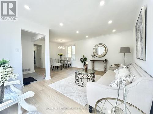 323 Elmwood Avenue, Richmond Hill, ON - Indoor