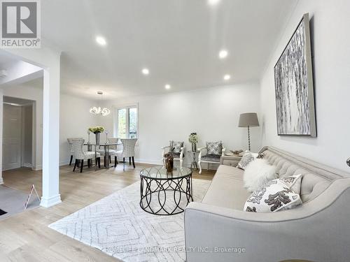 323 Elmwood Avenue, Richmond Hill, ON - Indoor Photo Showing Other Room