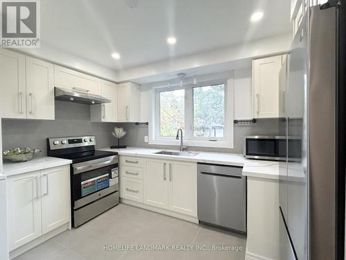 323 Elmwood Avenue, Richmond Hill, ON - Indoor Photo Showing Kitchen