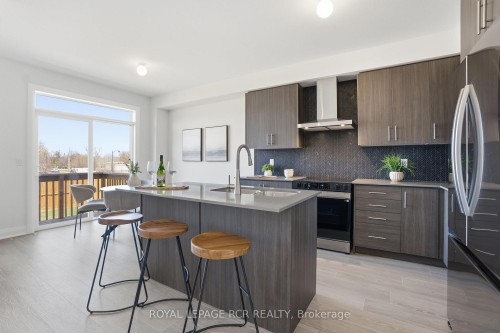 1350 Davis Loop, Innisfil, ON - Indoor Photo Showing Kitchen With Upgraded Kitchen