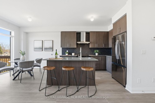 1350 Davis Loop, Innisfil, ON - Indoor Photo Showing Kitchen