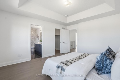 1350 Davis Loop, Innisfil, ON - Indoor Photo Showing Bedroom