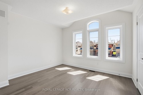 1350 Davis Loop, Innisfil, ON - Indoor Photo Showing Other Room
