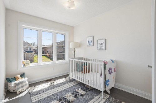 1350 Davis Loop, Innisfil, ON - Indoor Photo Showing Bedroom