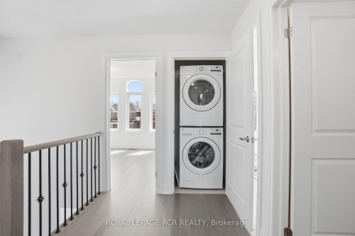 1350 Davis Loop, Innisfil, ON - Indoor Photo Showing Laundry Room