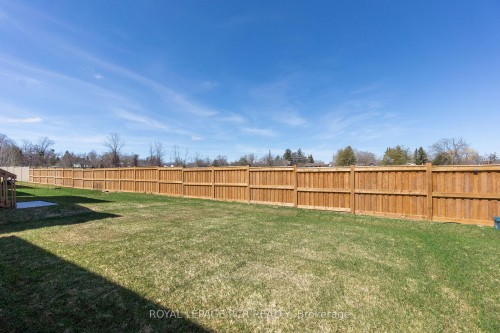 1350 Davis Loop, Innisfil, ON - Outdoor With Backyard