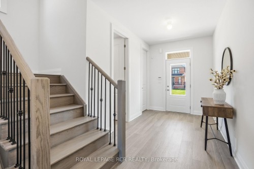 1350 Davis Loop, Innisfil, ON - Indoor Photo Showing Other Room