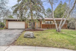 12 Ruden Crescent Toronto, ON M3A 3H3