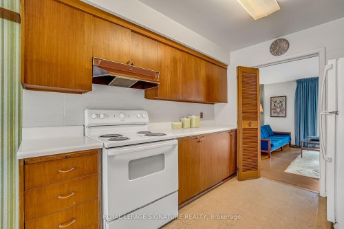 12 Ruden Crescent, Toronto, ON - Indoor Photo Showing Kitchen