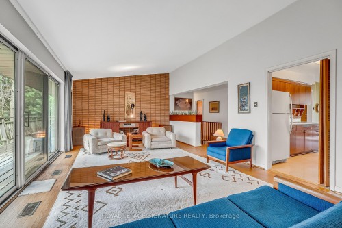 12 Ruden Crescent, Toronto, ON - Indoor Photo Showing Living Room