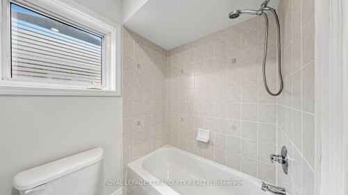 7146 Baskerville Run, Mississauga, ON - Indoor Photo Showing Bathroom