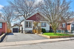 8 Wolcott Avenue Toronto, ON M1L 4K1