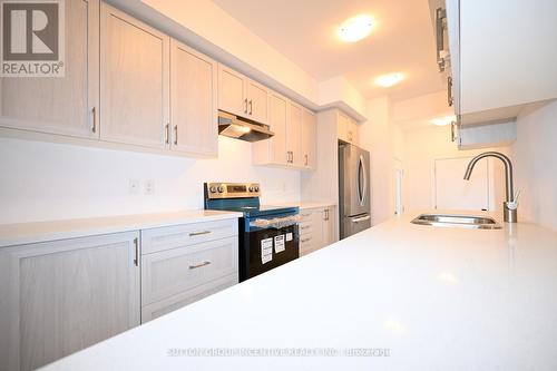 2 - 32 Winery Way, Barrie, ON - Indoor Photo Showing Kitchen With Double Sink