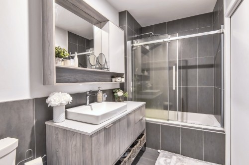 Salle de bains - 409-145 Boul. Bouchard, Dorval, QC - Indoor Photo Showing Bathroom
