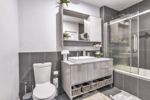 Salle de bains - 409-145 Boul. Bouchard, Dorval, QC - Indoor Photo Showing Bathroom
