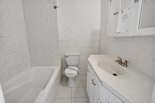 Salle de bains - 3788 Boul. Lévesque E., Laval (Saint-Vincent-De-Paul), QC - Indoor Photo Showing Bathroom