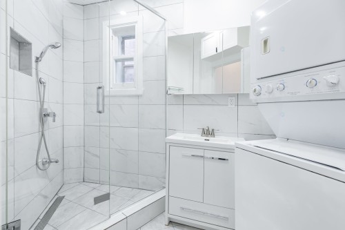 Salle de bains - 1163 Av. Van Horne, Montréal (Outremont), QC - Indoor Photo Showing Laundry Room