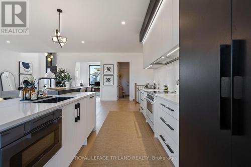 3455 Grand Oak Crossing, London South (South V), ON - Indoor Photo Showing Kitchen With Double Sink With Upgraded Kitchen
