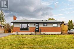 36 LARGO CRESCENT  Ottawa, ON K2G 3C7