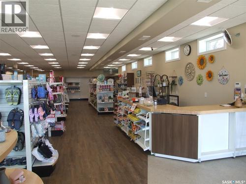 100 1St Avenue, Leader, SK 