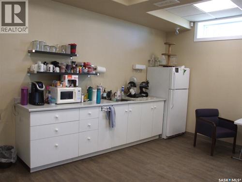 100 1St Avenue, Leader, SK 