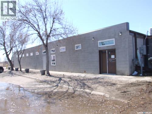 100 1St Avenue, Leader, SK 