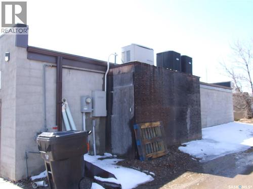 100 1St Avenue, Leader, SK 