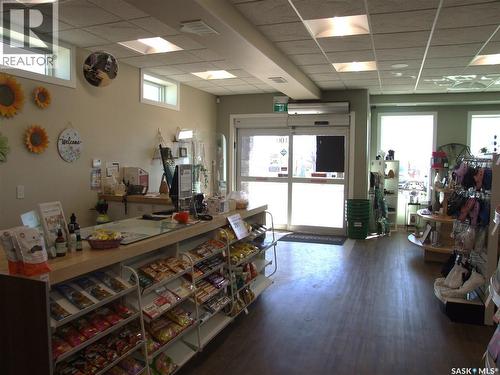 100 1St Avenue, Leader, SK 