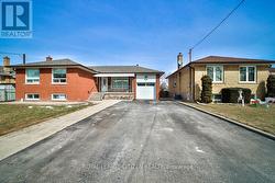 34 BELLEGLADE COURT  Toronto, ON M9M 2W4