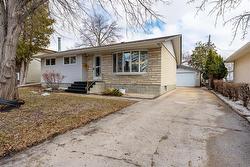 257 Doran Bay  Winnipeg, MB R2Y 1H6