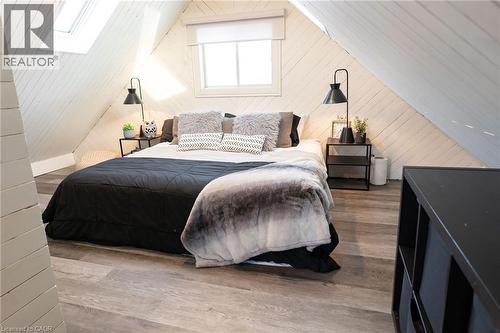 717 Knox Avenue, Hamilton, ON - Indoor Photo Showing Bedroom
