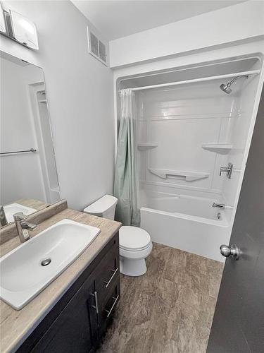 57 Cobalt Crescent, Brandon, MB - Indoor Photo Showing Bathroom
