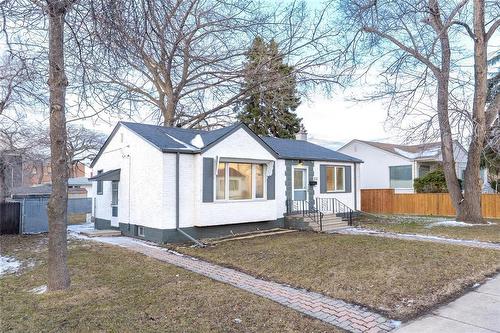 221 Roberta Avenue  Winnipeg, MB R2K 0K2