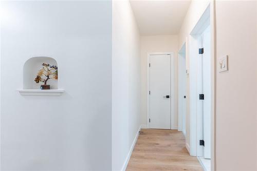 221 Roberta Avenue, Winnipeg, MB - Indoor Photo Showing Other Room