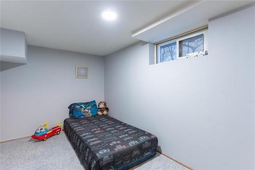 221 Roberta Avenue, Winnipeg, MB - Indoor Photo Showing Bedroom