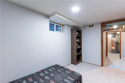 221 Roberta Avenue, Winnipeg, MB - Indoor Photo Showing Bedroom