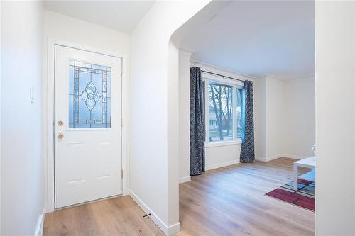 221 Roberta Avenue, Winnipeg, MB - Indoor Photo Showing Other Room