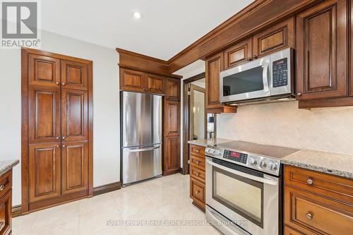 1702 Carrington Road, Mississauga, ON - Indoor Photo Showing Kitchen With Stainless Steel Kitchen