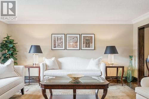 1702 Carrington Road, Mississauga, ON - Indoor Photo Showing Living Room