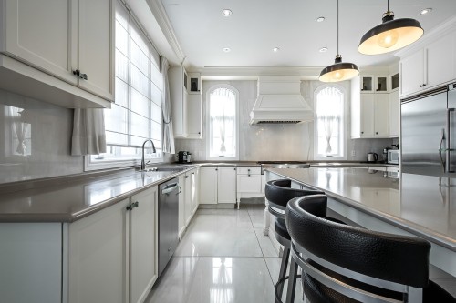 Kitchen - 5763 Ch. Jubilee, Côte-Saint-Luc, QC - Indoor Photo Showing Kitchen With Upgraded Kitchen