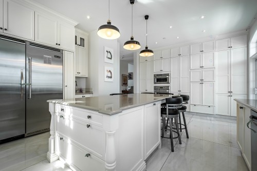 Kitchen - 5763 Ch. Jubilee, Côte-Saint-Luc, QC - Indoor Photo Showing Kitchen With Upgraded Kitchen
