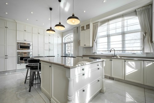 Kitchen - 5763 Ch. Jubilee, Côte-Saint-Luc, QC - Indoor Photo Showing Kitchen With Upgraded Kitchen