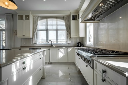 Kitchen - 5763 Ch. Jubilee, Côte-Saint-Luc, QC - Indoor Photo Showing Kitchen With Upgraded Kitchen
