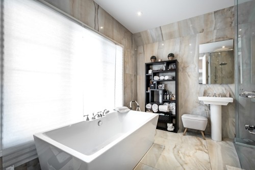 Master Bathroom - 5763 Ch. Jubilee, Côte-Saint-Luc, QC - Indoor Photo Showing Bathroom