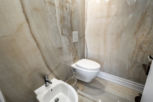 Master Bathroom - 5763 Ch. Jubilee, Côte-Saint-Luc, QC - Indoor Photo Showing Bathroom