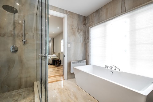 Master Bathroom - 5763 Ch. Jubilee, Côte-Saint-Luc, QC - Indoor Photo Showing Bathroom