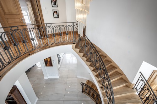 Staircase - 5763 Ch. Jubilee, Côte-Saint-Luc, QC - Indoor Photo Showing Other Room