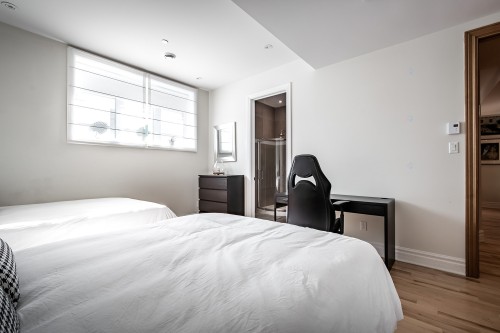 Bedroom - 5763 Ch. Jubilee, Côte-Saint-Luc, QC - Indoor Photo Showing Bedroom