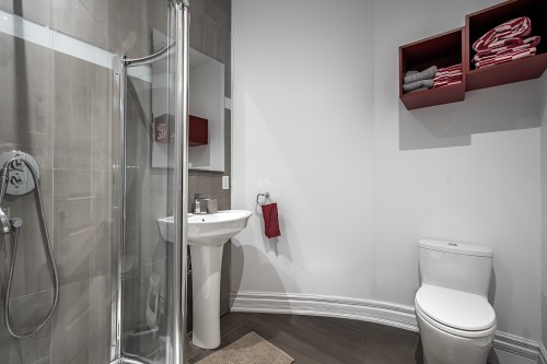 Bathroom - 5763 Ch. Jubilee, Côte-Saint-Luc, QC - Indoor Photo Showing Bathroom