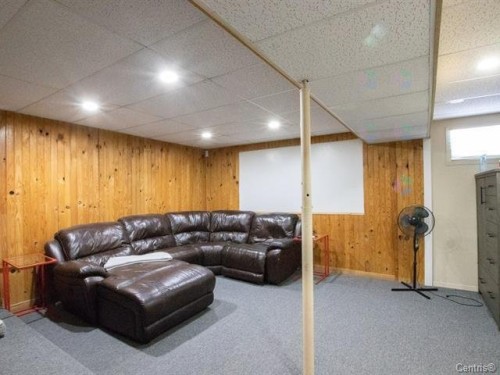 Salle familiale - 91 Rue Radisson, Pincourt, QC - Indoor Photo Showing Basement